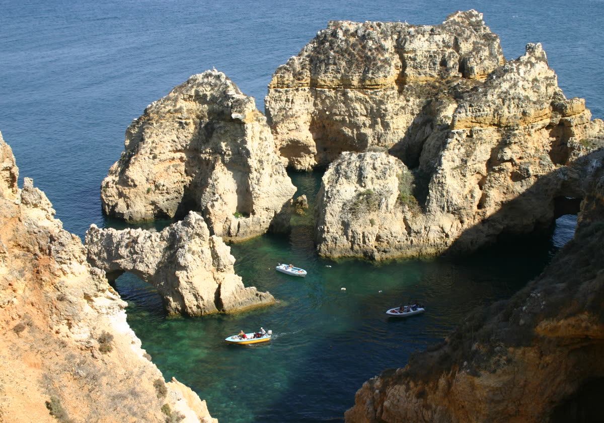 Arcos e grutas da Ponta da Piedade vistos de cima