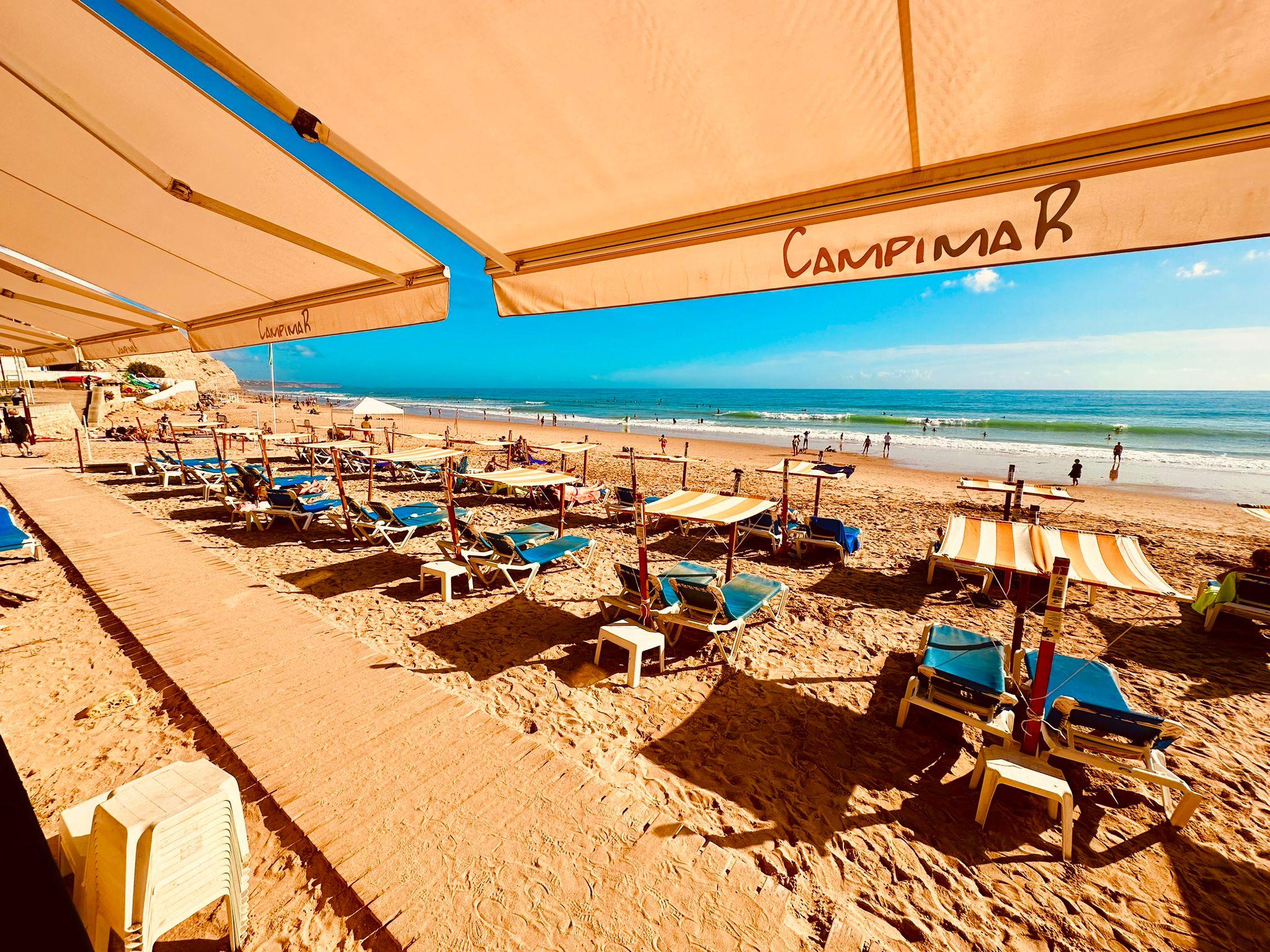 Toldos do Campimar Beach na Praia de Porto de Mós